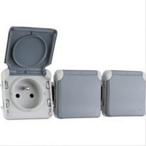 Prise précâblée 3 x 2P+T Plexo composable IP 55