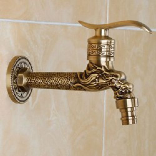 Robinet antique orné en laiton