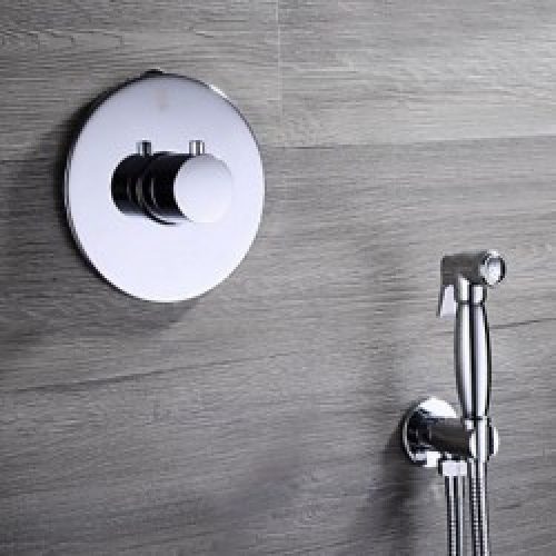 Robinet de bidet style contemporain et finition en chrome