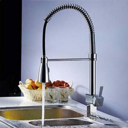 Robinet de cuisine gigogne à poignée unique avec conduit d’eau en ressort, un robinet de style contemporain fini en métal chromé