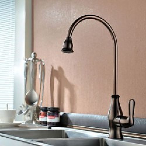 Robinet de cuisine poignée unique doré, finition en bronze huilé pour un style traditionnel