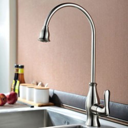 Robinet de cuisine poignée unique doré, finition en nickel brossé pour un style traditionnel