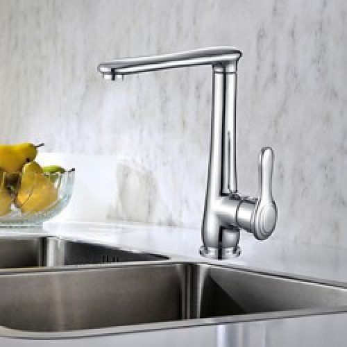 Robinet de cuisine à poignée unique, finition chromée pour un style contemporain