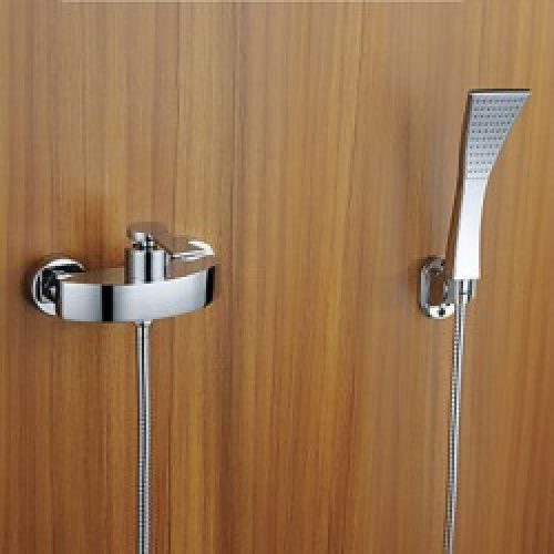 Robinet de douche et baignoire contemporain avec douchette à main