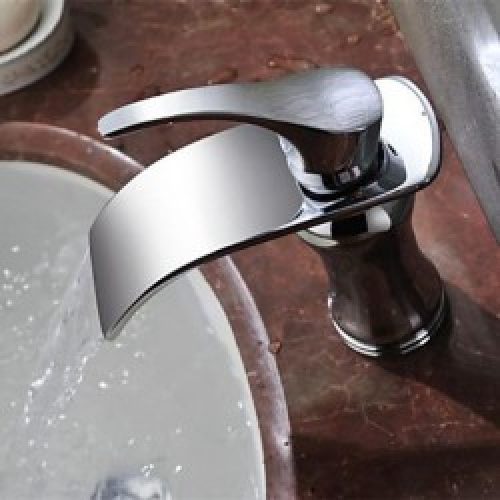 Robinet de lavabo à bec large et incurvé fini en laiton, un robinet de style contemporain muni d&rsquo;une poignée