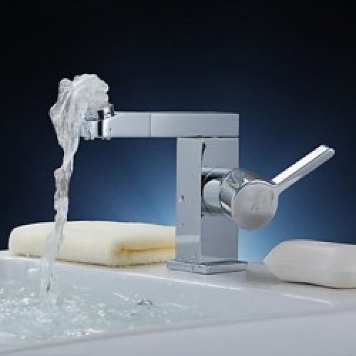 Robinet de lavabo à bec rotatif muni d&rsquo;unique poignée, finition en métal chromé pour un style contemporain