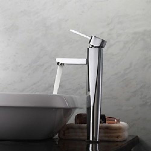 Robinet de lavabo design simple et épuré fini en métal chromé