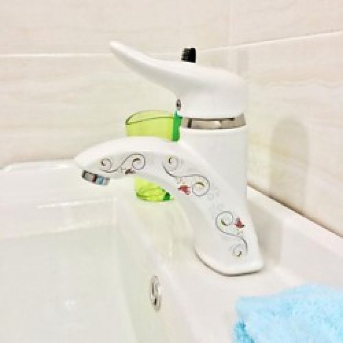 Robinet de lavabo en céramique décoré