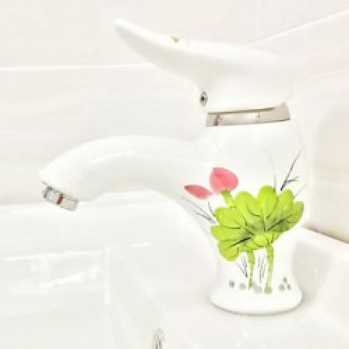 Robinet de lavabo en céramique orné d’une fleur verte