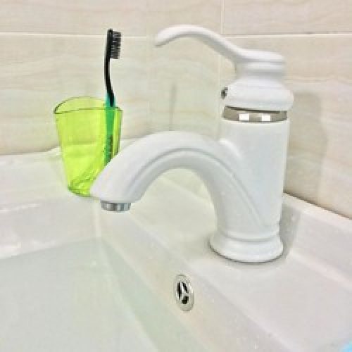 Robinet de lavabo moderne en céramique sans décoration