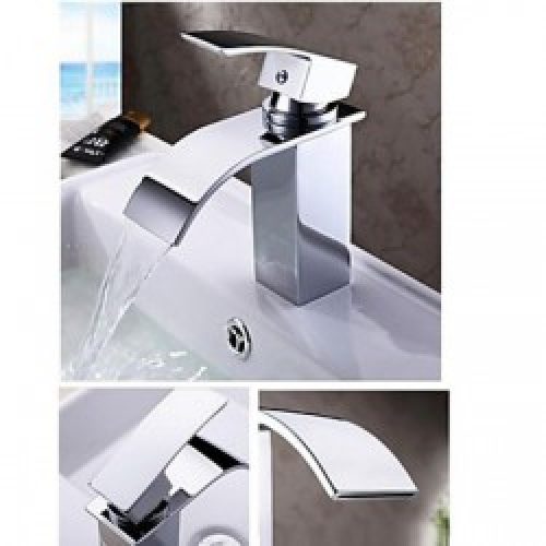 Robinet d&rsquo;évier à design luxueux et contemporain, finition en métal chromé