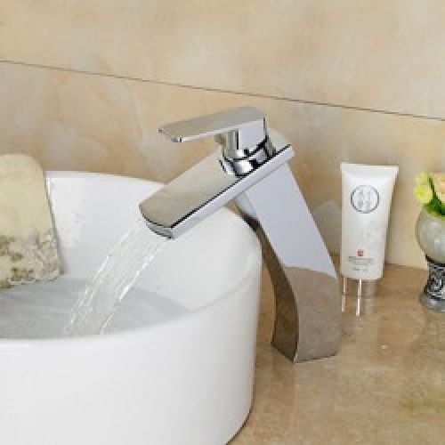 Robinet d&rsquo;évier incliné et muni d&rsquo;une poignée, style moderne fini et chrome