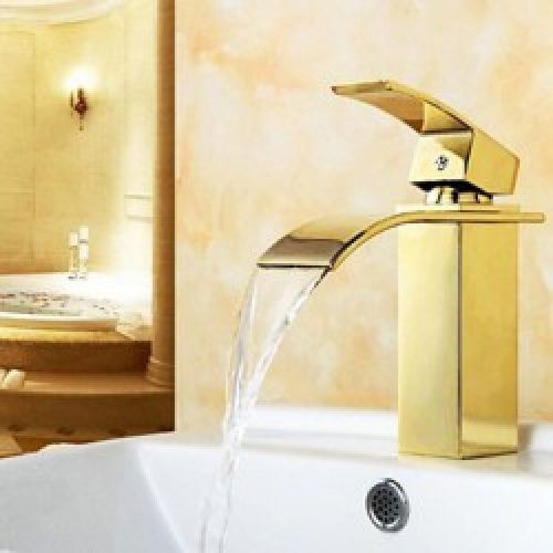 Robinet d&rsquo;évier massif, style contemporain avec finition en or