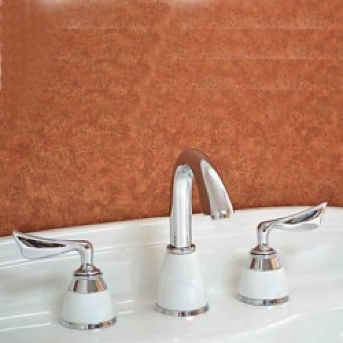 Robinet salle de bain avec mélangeur, avec une finition en métal chromé