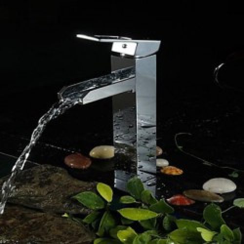 Robinet salle de bain de style contemporain, robinet muni d’une seule poignée fini en chrome