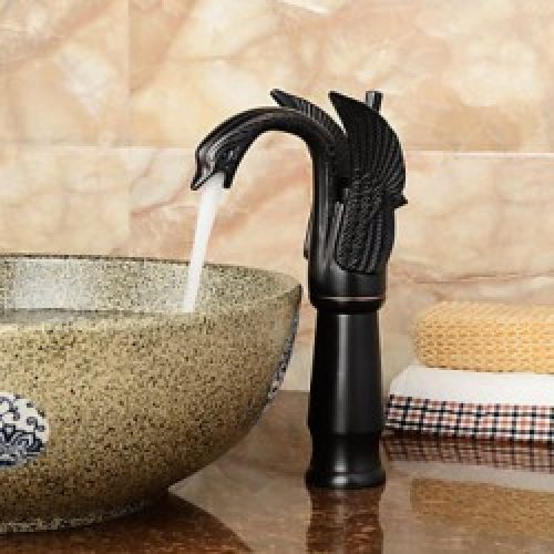 Robinet salle de bain design en forme de cygne, finition en bronze huilé