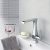 Robinet salle de bain rotatif finition en chrome pour un style contemporain