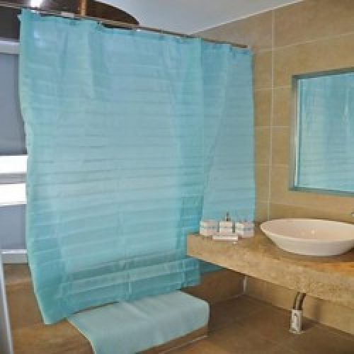 Set de salle de bain composé de 18 pièces en céramique