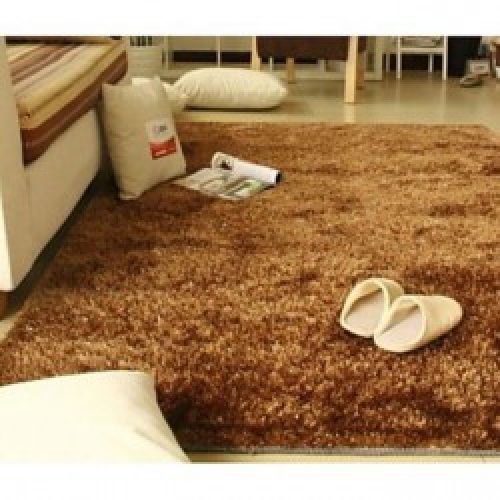 Tapis de bain en soie avec mèches longues et denses marron ( 50 x 80 cm )