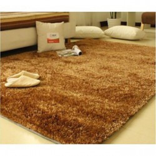 Tapis de bain marron claire en soie avec des mèches longues et denses ( 40 x 60 cm )
