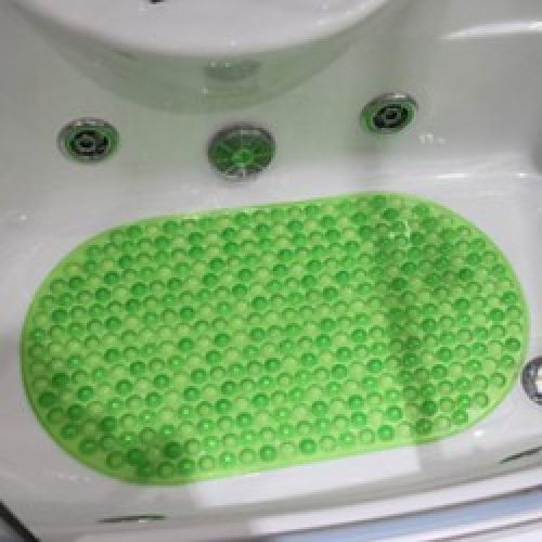 Tapis de bain à rayures moderne